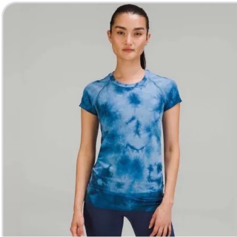 lululemon athletica Women's Blue Patterned Tee - Picture 3 of 5